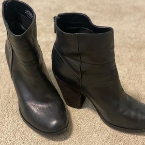 Arturo Chiang Leather Booties Sz 7m Excellent Condition